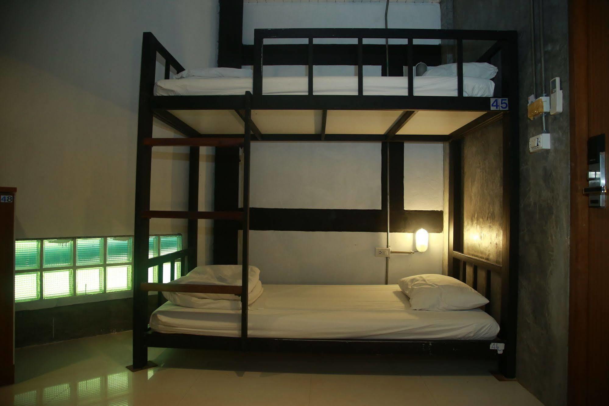 Oyo 585 Freedom Hostel @ Phi Phi Екстериор снимка