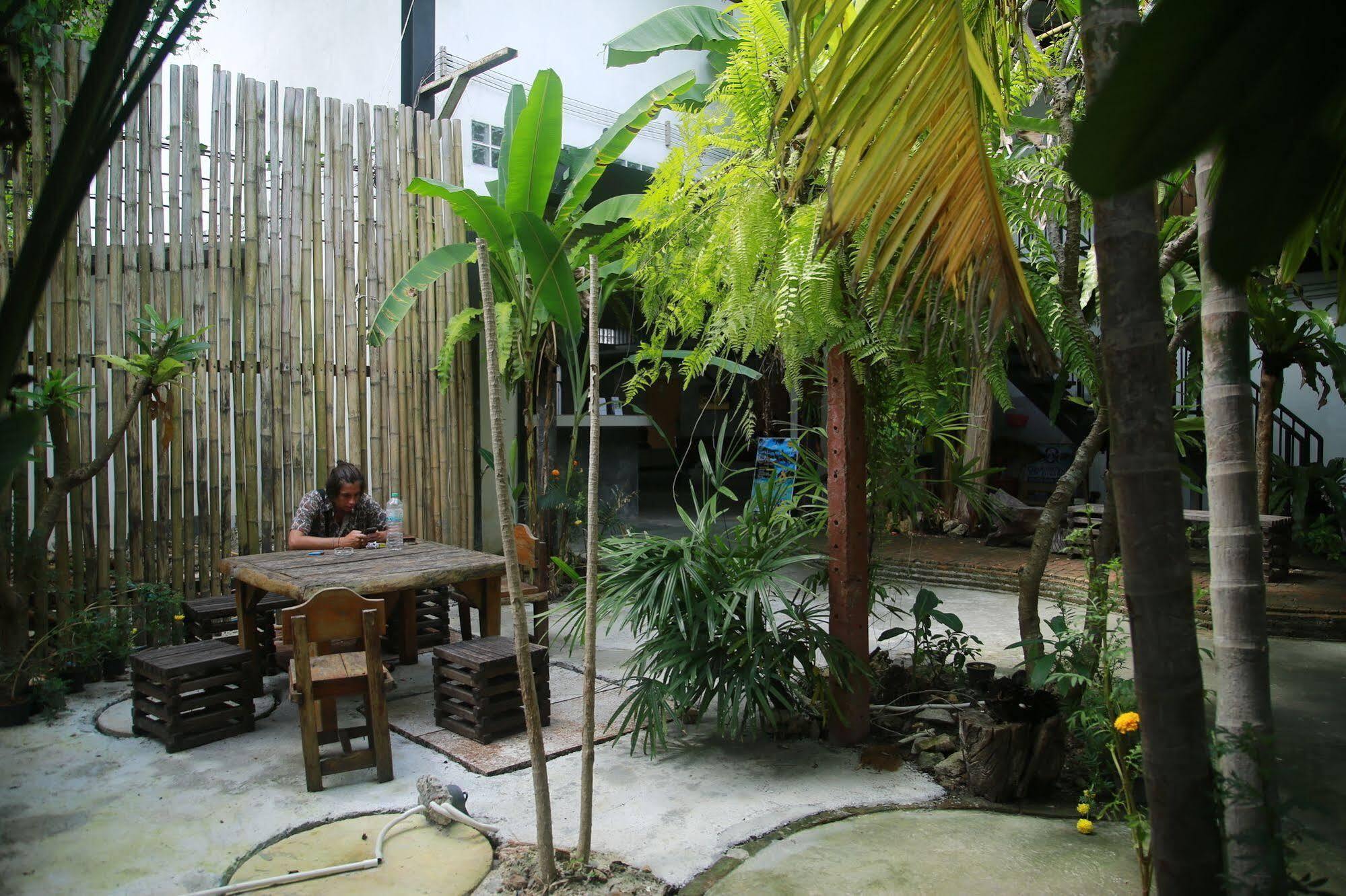 Oyo 585 Freedom Hostel @ Phi Phi Екстериор снимка