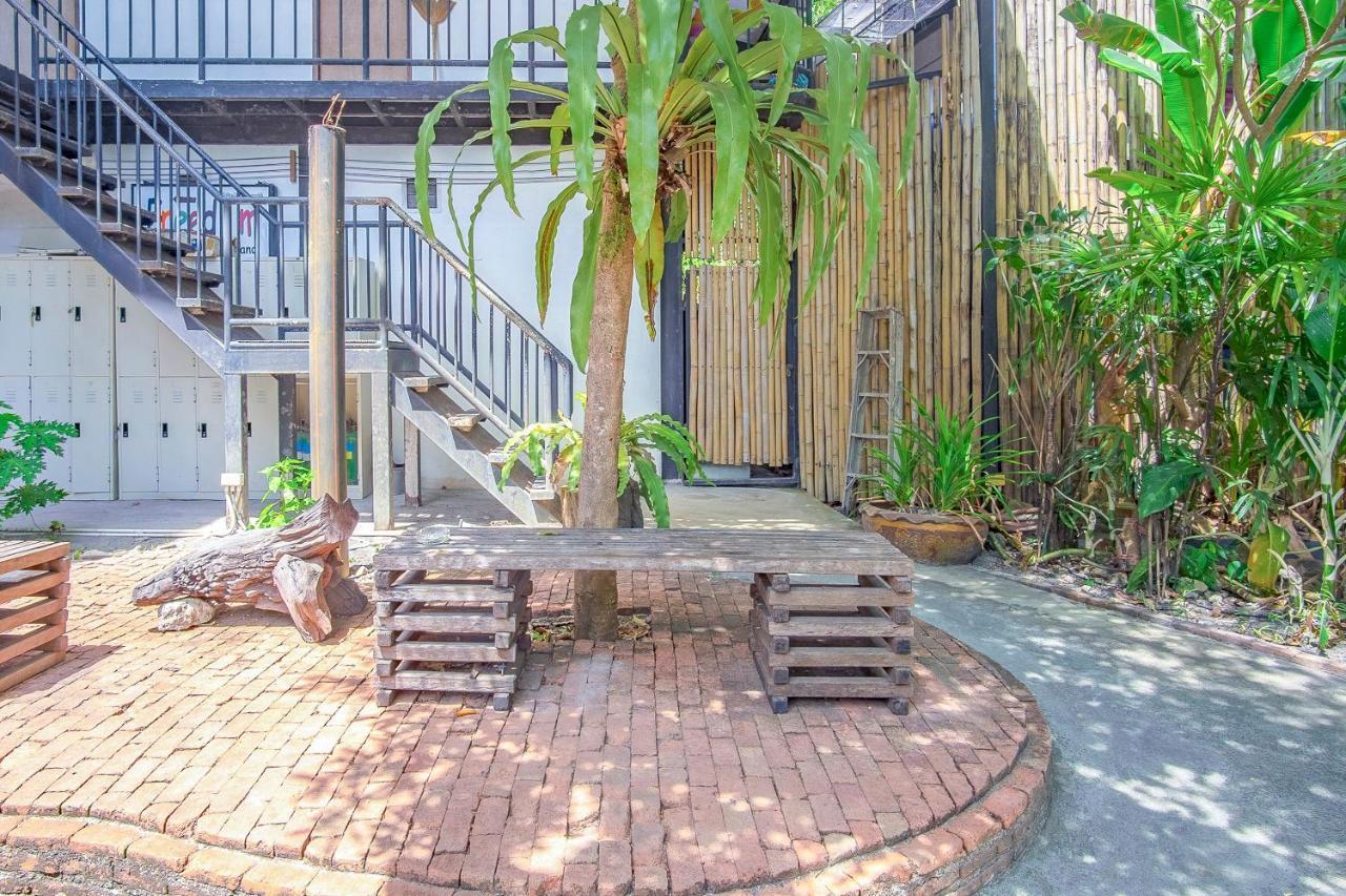 Oyo 585 Freedom Hostel @ Phi Phi Екстериор снимка